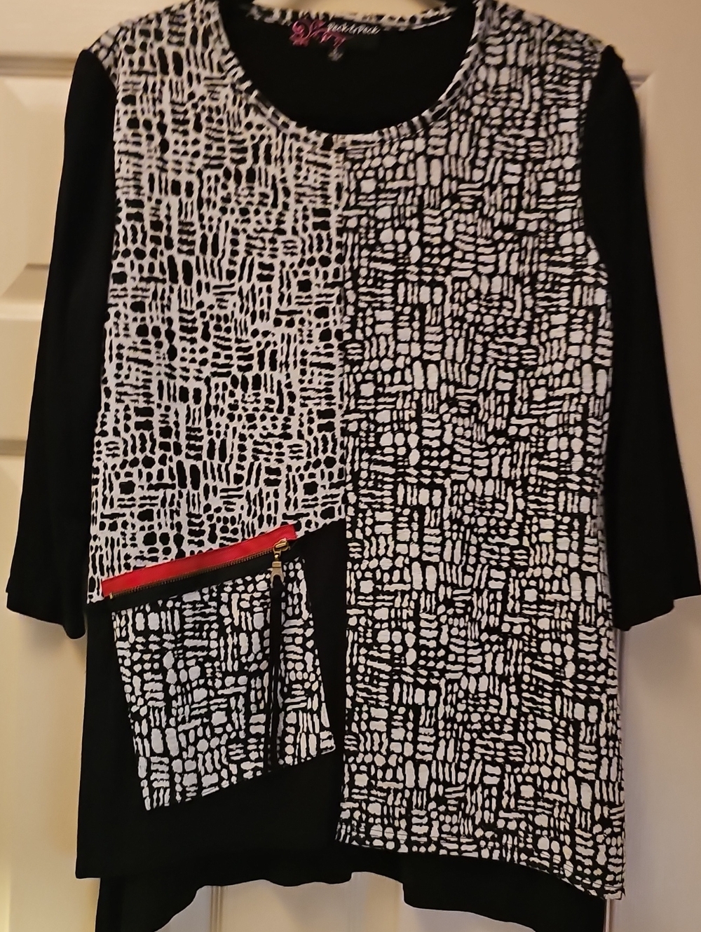 Peck & Peck Black & White Abstract Tunic with Red Zip Pocket